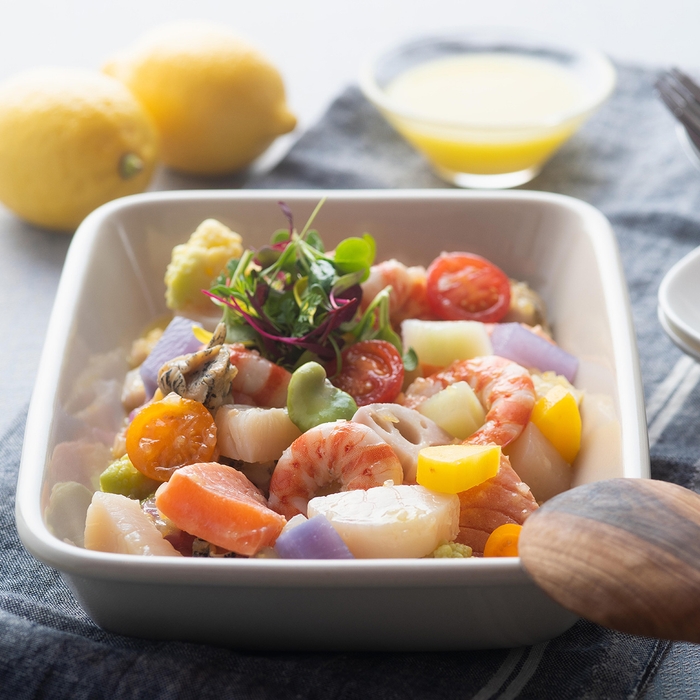 有機野菜を使ったサーモンと魚介のマリネ