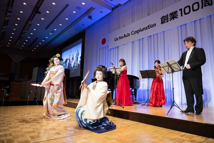 舞妓withオペラ　孔雀の間