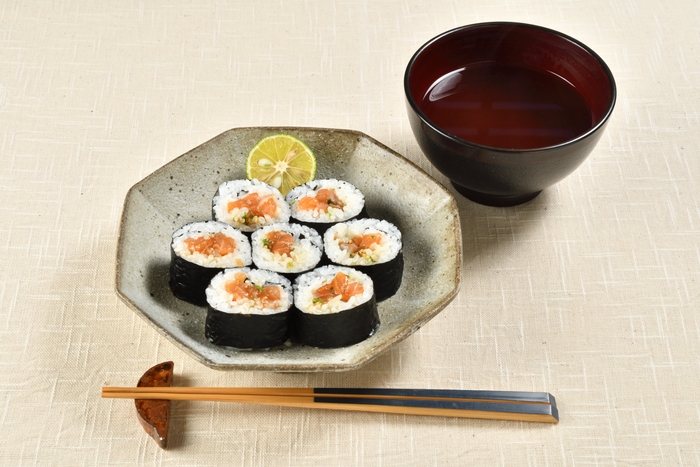 サーモンのりゅうきゅうのり巻き 出汁ぞえ