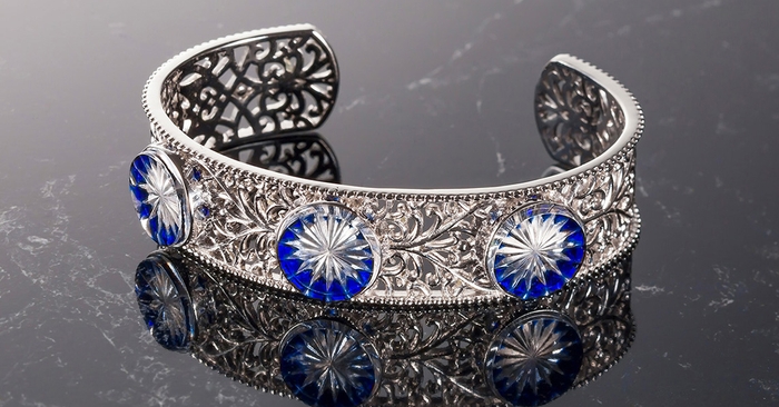 パーティーのJewelに、男性にも女性にも使えるFreeサイズのバングル！