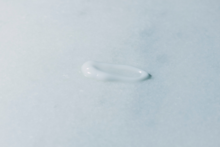 高保湿で軽いつけ心地のテクスチャー