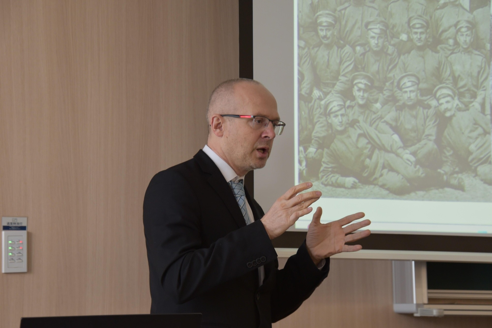 スロバキアの地理や言語も紹介