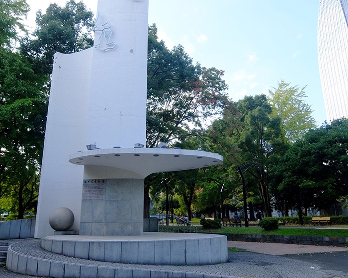 集合場所の「こども平和塔」