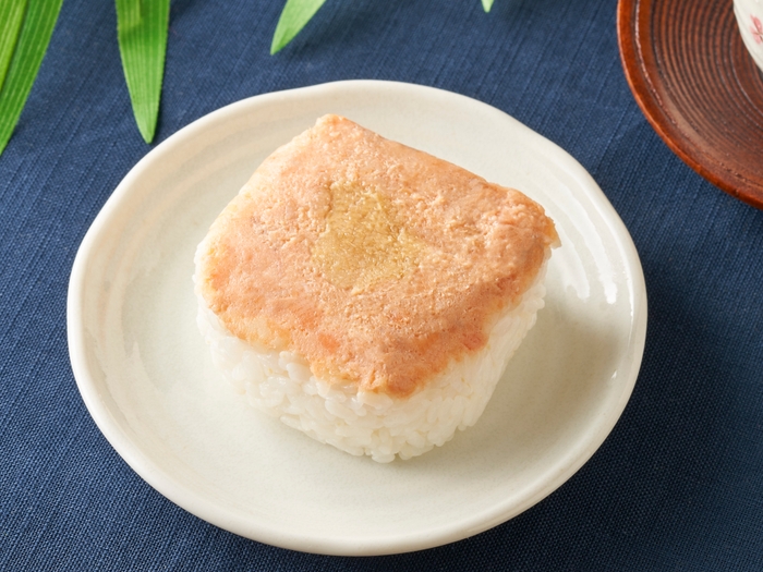 寿司おにぎりサーモンわさび(北海道産山わさび入り)単品画像(画像はイメージです。)