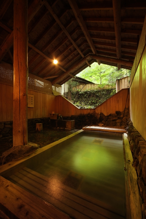 湯あがり後もぽかぽかする泉質、じっくりあたたまる「自然風呂」