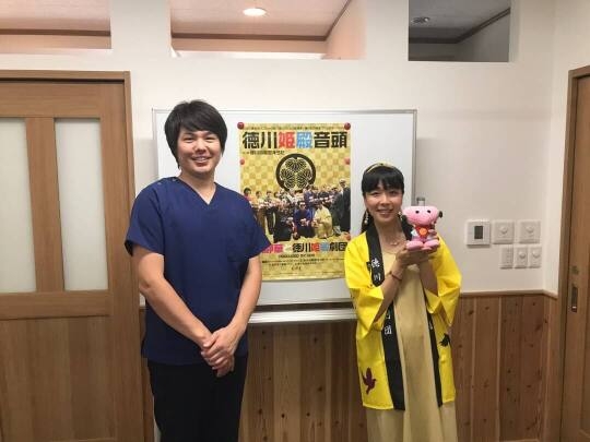 玉川将教さん(左) AILA(右)