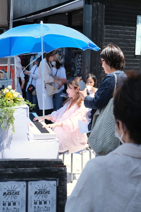 ピアノスタジオギフト中野さんによるストリートピアノ演奏