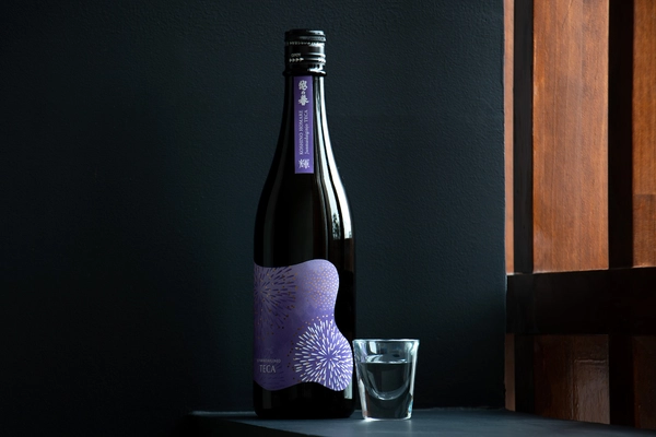 伝統技法が紡ぐ新たな挑戦！ 『越の誉 teca(テカ)』純米大吟醸無濾過原酒が 6月24日に数量限定で新発売