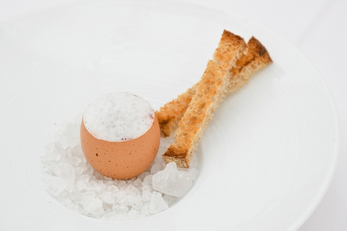 前菜「大石の卵 五島パプリカ」