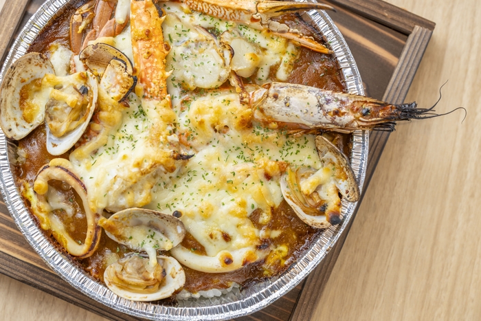 窯焼きの海鮮チーズカレー