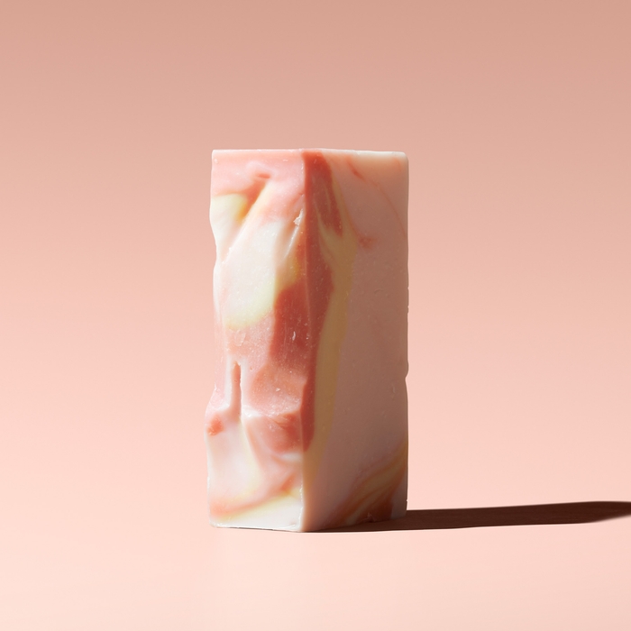 人気の甘い香り。キメを整えて美しい肌へ。フェイスソープ/ツバキ 140g