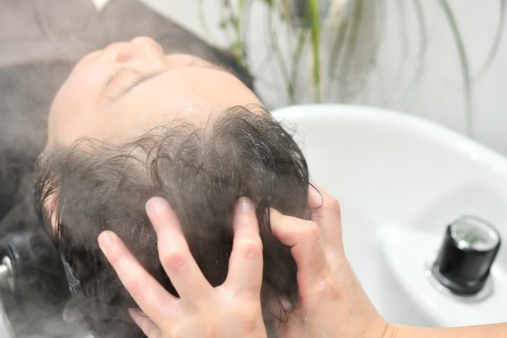 神戸ヘッドスパコース施術の様子(2)