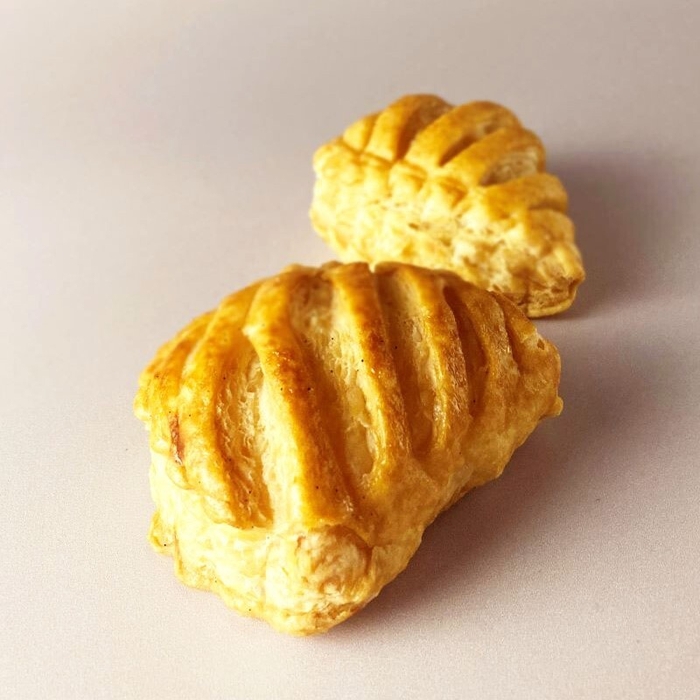 銀座三越店限定「ミニ・ショソン・オ・ポム」324円