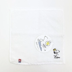 シンプルにオシャレ。PEANUTS75thの特別デザインでレア度MAX！スヌーピーの75周年限定ふわふわ今治タオルです。
