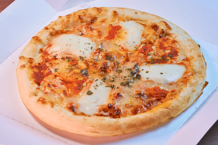 デリバリーBOXピザ(マルゲリータ)/1,210円(税込)