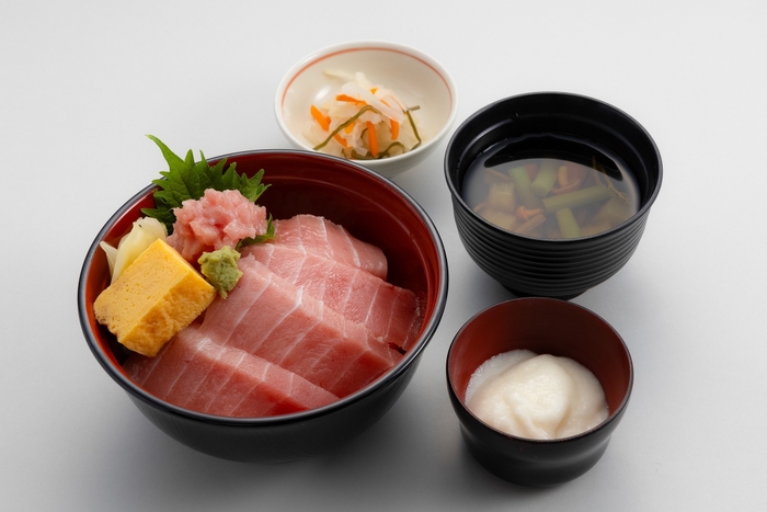 トロ鉄丼（税込2,450円）