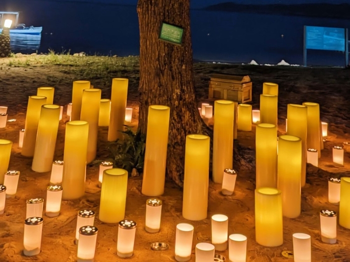 地下トンネルでLEDキャンドルの灯の世界(イメージ)