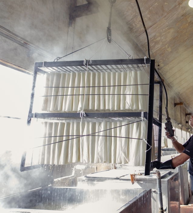 “精練の世界”ファクトリーツアー(精練工程)