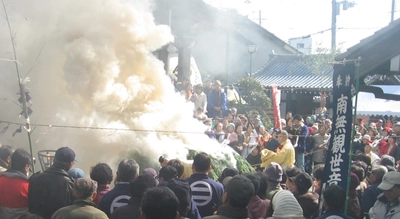 “逃げ場のない火祭！？”狭い境内での迫力ある炎の祭典 『吹田の火祭』を2月11日に常光円満寺で開催