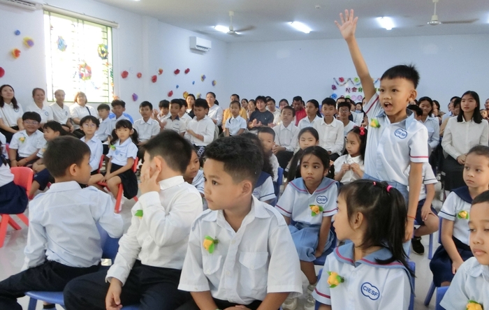 カンボジアではめずらしい入学式
