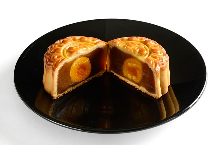 塩漬卵黄入 蓮の実あん月餅