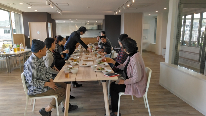 ▲まちのもり本町田 共用のダイニングで行うコモンミール