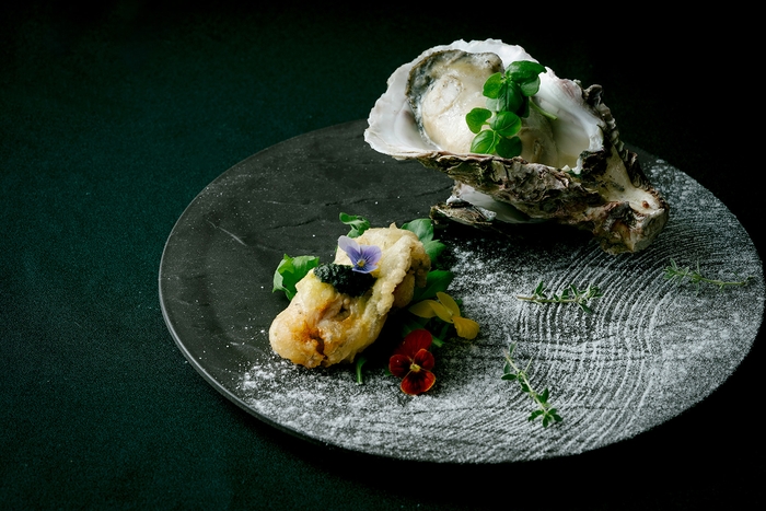 伊根産の岩牡蠣　季節のひとさら［一例］