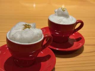 鳥取県産松葉がにのビスク 松葉がにと香味野菜を炒め煮込むことで濃厚な旨味と甘みを引き出します。