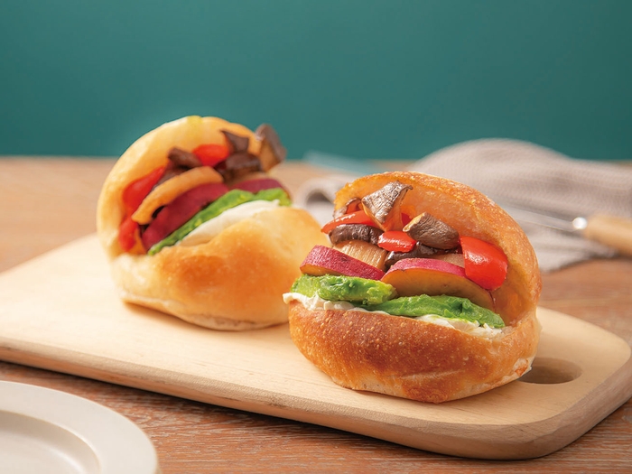 荻窪【Honey】 五種の秋野菜のマリネ&アボカドクリームチーズのサンド