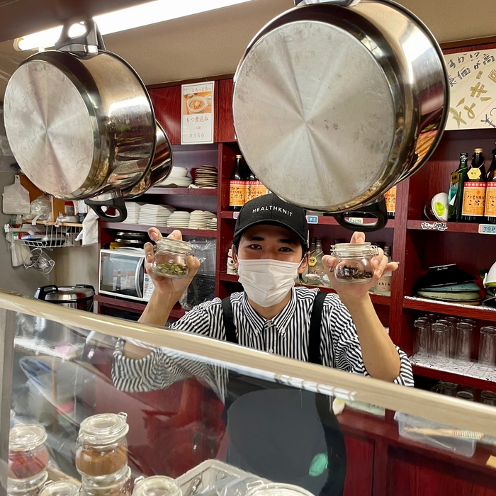 店主の一人、横山さん　