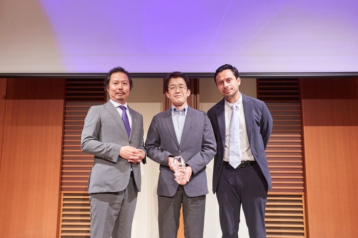 (写真左から)トレジャーデータ株式会社 社長執行役員 三浦 喬 様、 日本情報通信株式会社 取締役上席執行役員 太田 秀生、 トレジャーデータ株式会社 Chief Product Officer Rafael Flores 様