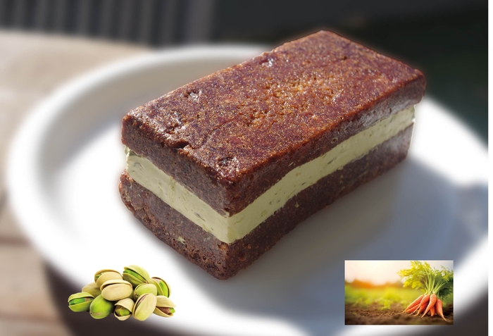 プレミアムキャロット＆ピスタチオケーキ