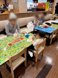 イオンモールで回収したペットボトルキャップを 100％再生利用し「キャップボード」を開発・提供して納品