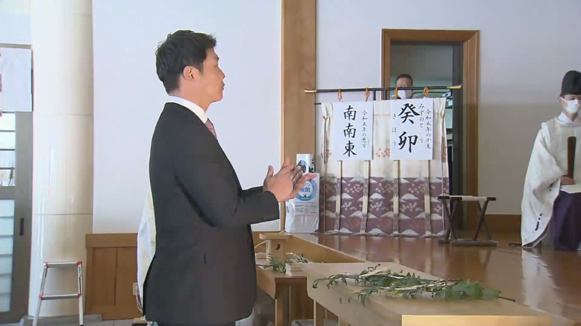 必勝祈願!新井監督(広島東洋カープ)