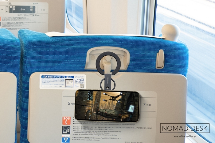 新幹線の留め具に吊るす