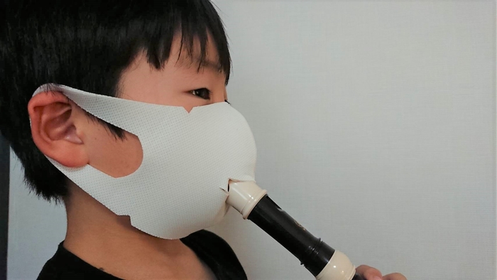 お子様(小学校高学年以上が目安)のリコーダー練習にもお使いになれます ※モデル:小学校5年生 着用サイズ:S