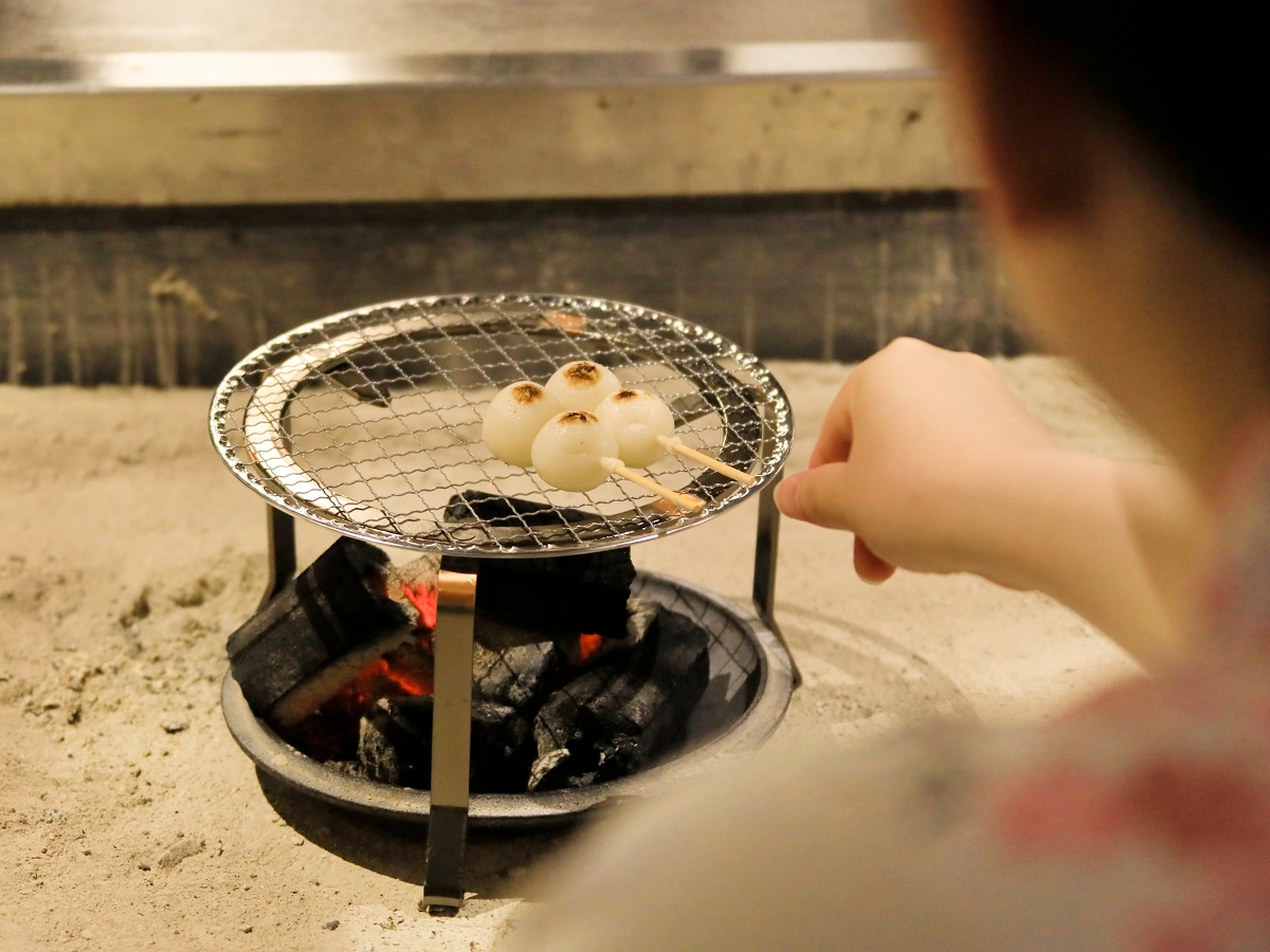 焼き団子が愉しめる囲炉裏 ※焼き団子は7月以降開始予定