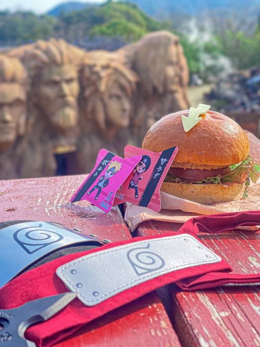 ▲ボルトの大好物「うずまきボルトの雷バーガー」/800円(税込)