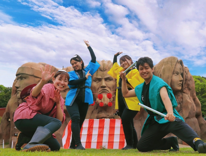 ▲火影岩前に専用盆踊り会場を設置。みんなで踊ろう!忍里盆踊り!