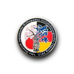 ◆PINS FACTORY（ピンズファクトリー）◆　あなたの街のピンズ実例紹介【福岡県】久留米大学医学部 整形外科　様　「日独整形災害外科学会ピンズ」