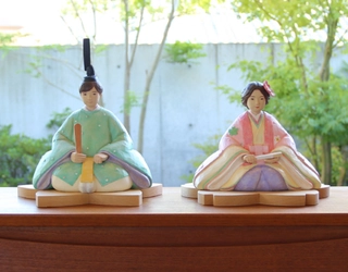 彫刻家 灰原愛の雛人形を商品化！ 作品の雰囲気をそのままに、完全再現で限定生産