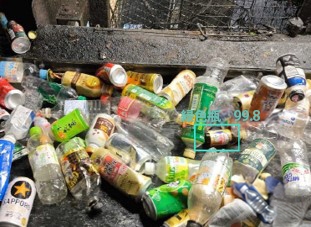 AI画像認識により、ビンだけを自動選別し除去