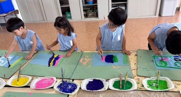 令和7年(2025年)10月の運動会に向けて実施した旗づくりの様子