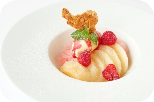 “ピーチ・メルバ” ブラッスリー ポール・ボキューズ 銀座スタイル 福島県産 白桃のコンポート バニラアイスクリームとラズベリー