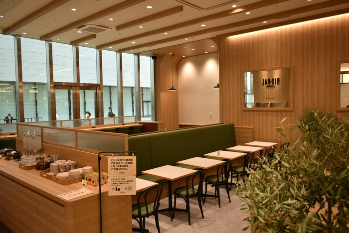 ※広々とした店内