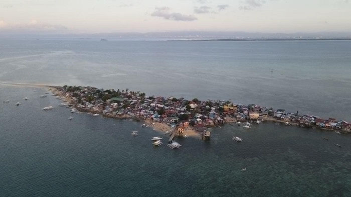 スラムの島パンダノン島全景