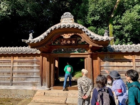 唐門・内庭ガイドツアー(昨年度の様子)