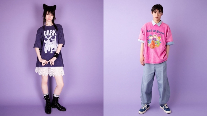 左)Tシャツ 12,100円 バブーシュカ 7,700円 スカート 19,800円 右)Tシャツ 12,100円 (全て税込み)