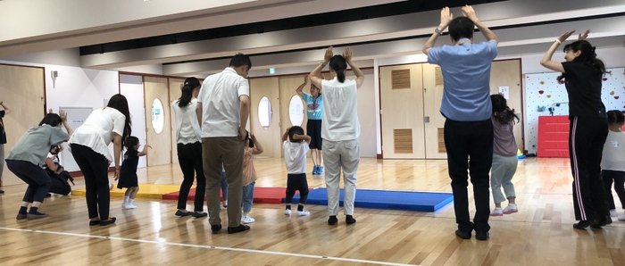 親子で楽しく体操あそび 4