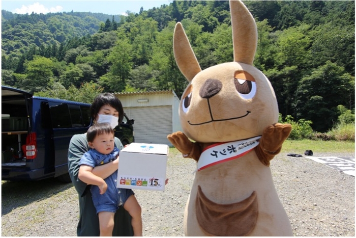 商品お渡しの様子 1